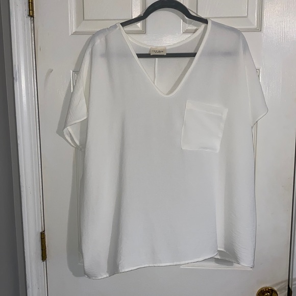 White top - Picture 1 of 3